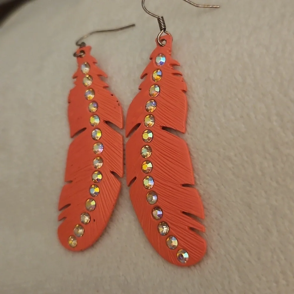 Vtg 1980s Neon Pink Aurora Borealis Rhinestones Metal Feather Festival Earrings